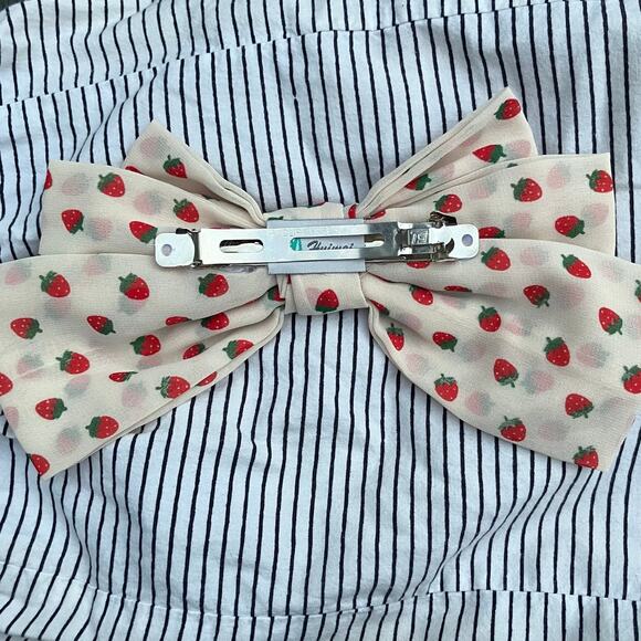 Cream strawberry hair clip bow ribbon, coquette Y2K cottagecore - Picture 5 of 6
